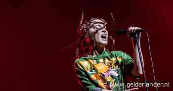 Rel na rel, maar Anouk ‘laat zich niet kooien’: ‘Ze kan zich onder haar fans wel wat vrijheden permitteren’