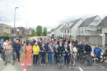 Kruisem fietst vernieuwde Nazarethsesteenweg en Boeregemstraat in: “Veel veiliger en typische dreefkarakter is behouden”