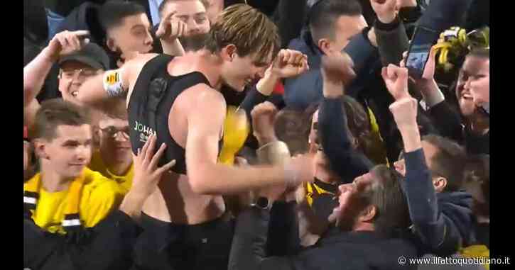 La grande beffa del Roda: i tifosi invadono il campo per festeggiare la promozione in Eredivisie ma è un errore dello speaker – video