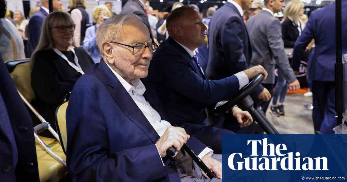 Warren Buffett still key Apple investor after selling shares after iPhone slump