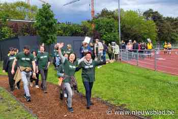 Meer dan duizend sympathisanten trotseren regen in strijd tegen kanker