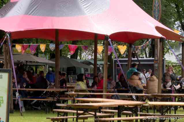 Aanhoudende regen speelt evenementen parten, organisatoren nemen maatregelen: “We voorzien meer overkapping en zorgen  dat bezoekers niet in de modder moeten lopen”