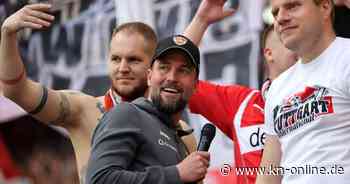 VfB Stuttgart feiert Sieg gegen Bayern und CL-Qualifikation: Trainer Hoeneß jubelt in der Kurve