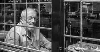 Zelfs toen hij achteruitging bleef Gijs (87) zijn stadswandelingen houden: ‘Heel veel mensen in de stad kenden hem’