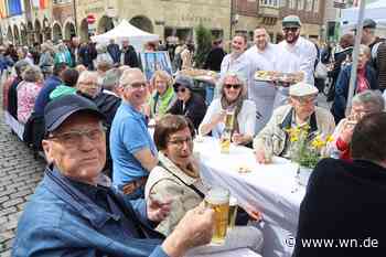 Ausgelassene Stimmung beim Schnittchen-Essen