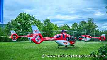 Vier Kinder fallen durch Sporthallendach