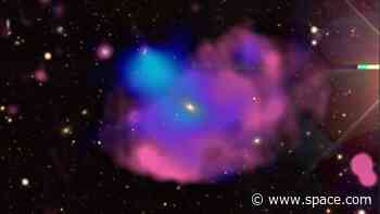 X-ray spacecraft reveals odd 'Cloverleaf' radio circle in new light (image)