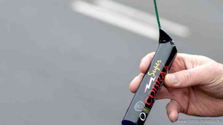 Supporter PSV mist hand na vergissing tussen cobra en fakkel