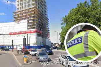 Tottenham, Hale Road: Two injured and car damaged in crash