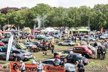 Blinkende oldtimers lokken duizenden bezoekers naar Parijseweg