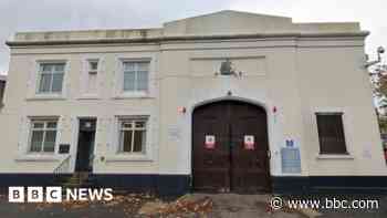 Prison officer smuggled phones and drugs for inmate