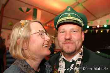 Dennis  Niemann regiert Oppenwehe