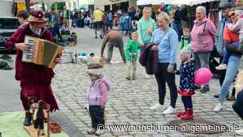 Geschäft, Unterhaltung und Politik beim Frühjahrsmarkt in Leeder