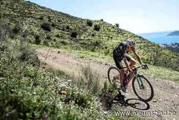 Arno Van den Broeck (24) overtreft zichzelf in loodzware Spaanse gravelrace van 360 kilometer: “Ben er blijven in geloven”