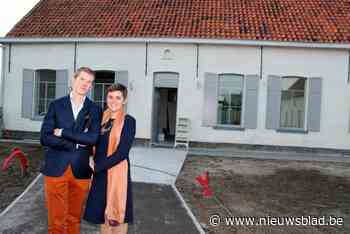 Tim (32) en Angelique (33) houden nieuw restaurant ‘Compagnique’ boven de doopvont, mét bijzonder concept: “Alleen maar tafeltjes van twee”