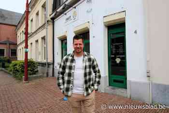 Na 22 jaar friturist te zijn, opent Mitch Frituur Frut in eigen dorp: “Eindelijk kunnen Lintenaren mijn frieten proeven”