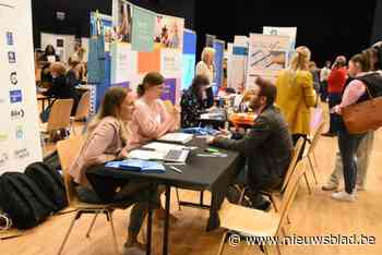 Honderden vacatures te vinden op regionale jobbeurs in Halle: “Er heerst nog altijd krapte op de arbeidsmarkt”
