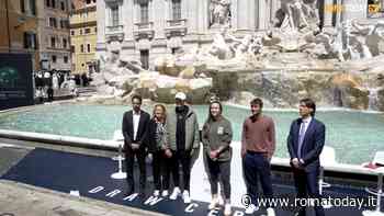 VIDEO | A Fontana di Trevi la nascita degli Internazionali di tennis. Nel cuore di Roma il sorteggio dei tabelloni