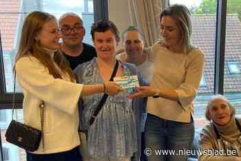 Colette schenkt opbrengst van pottenbakken aan Den Lammeren Bergh