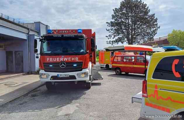 FW Horn-Bad Meinberg: Kind in Schwimmhalle mit Fuß im Becken eingeklemmt - Mit Unterstützung einer Tauchergruppe konnte Fuß befreit werden