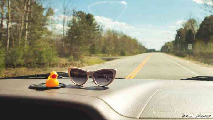 Upgrade your car's dash with a wireless smart display for over $75 off