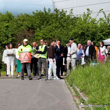 Lange rijen bij De Grolsch Veste voor Syrisch-orthodoxe feestdag in Glane