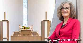 Niemand op je begrafenis? Ruth gaat naar uitvaarten van eenzame doden: ‘Ik hoop dat het mij niet gebeurt’