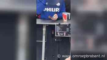 Deze PSV supporter kon het toilet maar niet vinden