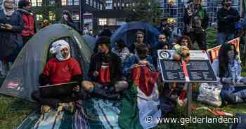 Bezetting Universiteit van Amsterdam: politie roept op om weg te blijven