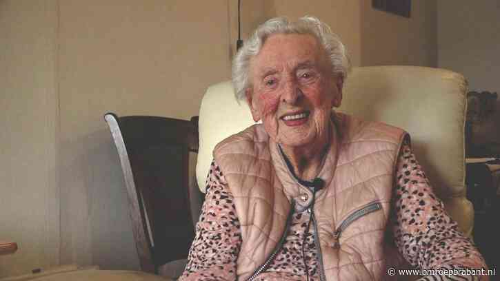 PSV-fan Doortje (104) wilde op het Stadhuisplein het kampioenschap vieren