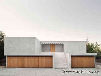 MC House / Cristián Romero Valente