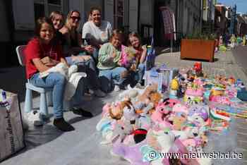 Kinderen verkopen eigen spullen op ‘Kinnekesmet’: “Leren hoe economie en sociale omgang hand in hand gaan”