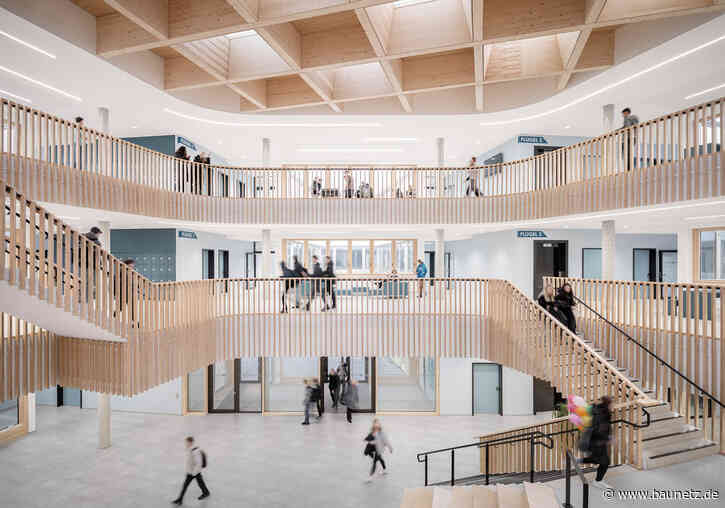 Teltower Sternhalle
 - Schule von Numrich Albrecht Klumpp