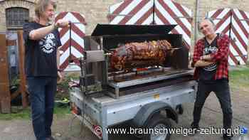 Zwei positiv Verrückte möbeln Crammes Mittelalterhof auf