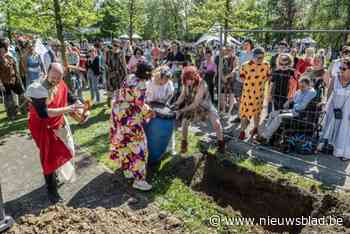 Dominiek Savio begraaft tijdcapsule: “Een boodschap voor onze opvolgers in 2058”