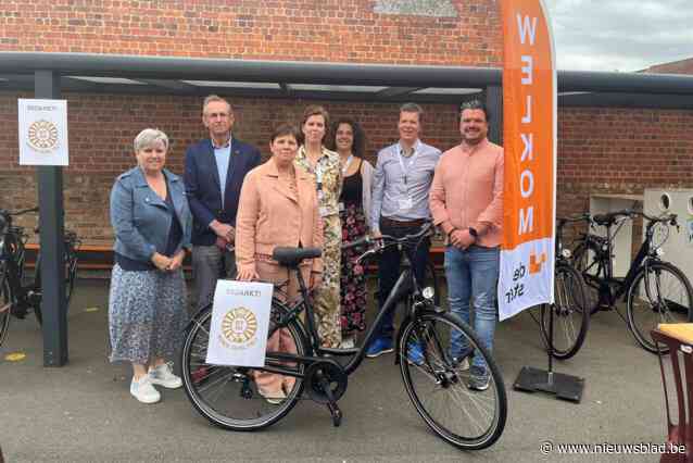 De Ster krijgt twaalf nieuwe schoolfietsen van De Ronde Tafel
