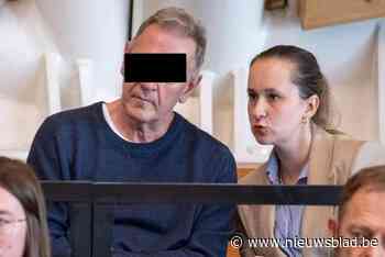 ASSISEN. Halina lag naakt op de grond met een mes in haar nek