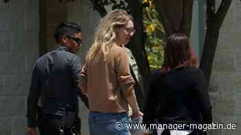 Elizabeth Holmes: Haftstrafe von Theranos-Gründerin erneut verkürzt