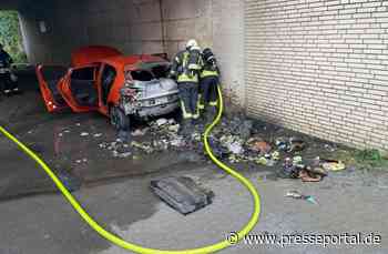 FW Dinslaken: Feuer einer brennenden Mülltonne griff auf PKW über.