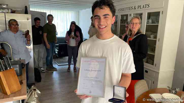 Dylano (20) redt buurvrouw uit een brandend huis en krijgt heldenpenning