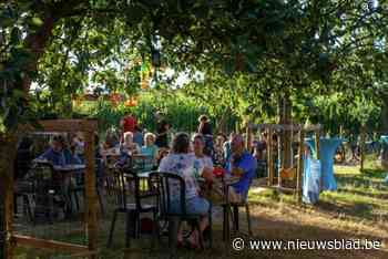 In een boomgaard of een landelijke tuin: deze zomerbars openen hun deuren tijdens het verlengd weekend