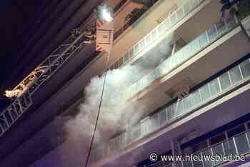 Vrouw in levensgevaar overgebracht naar ziekenhuis bij appartementsbrand