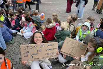 Vredesmars trekt door Kortrijk: “Wij willen van 8 mei een dag van de vrede maken”