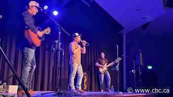 The secret to sold-out concerts in Bassano? Cocktail hour, for starters