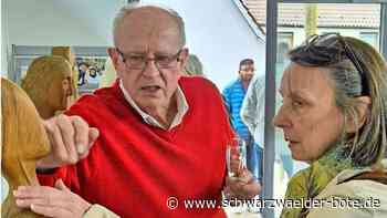 Skulpturen-Schau in Neuhengstett: Künstler haucht altem Holz neues Leben ein