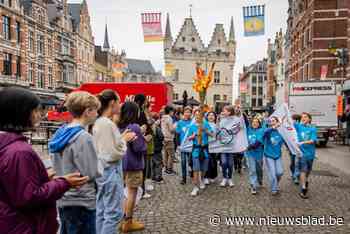 Leerlingen basisschool Ursulinen vormen menselijke ketting: “Sluit aan bij Olympische gedachte en oproep tot verbondenheid”