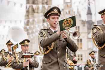 Einde van Tweede Wereldoorlog herdacht met plechtigheden en muziek van Oekraïens militair orkest: “Ze voeren dezelfde strijd”