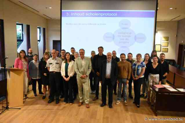 Politie en scholen vernieuwen samenwerking in Zennevallei: “Ook aan opmars van cybercriminaliteit willen we een antwoord kunnen bieden”