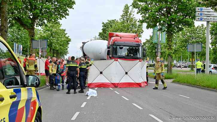 Fietsster raakt ernstig gewond bij botsing met betonwagen