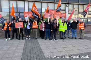 Hull Job Centre security guards who face 'disgraceful' abuse join more than 1,000 in walkout over pay